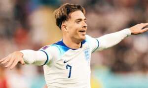 Jack Grealish cumpre promessa e dedica gol a garoto com paralisia cerebral