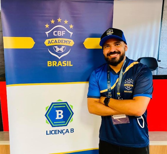 Técnico da nova geração vai comandar Grêmio Barueri em excursão no Catar