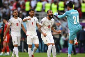 Irã x EUA - Rompidos desde 1979, seleções se enfrentam para decidir quem avança