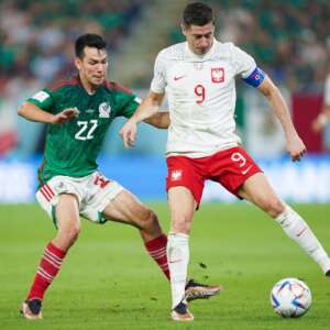 Técnico da Polônia cita Maradona, Zico e Platini para defender Lewandowski