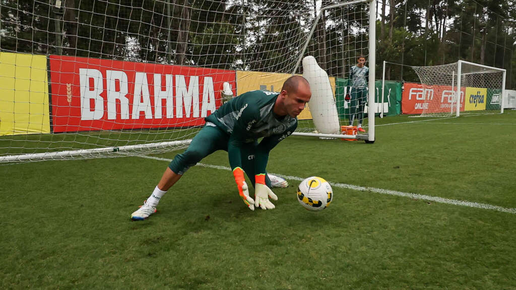 Marcelo Lomba se recupera de fratura no dedo e volta a treinar no Palmeiras