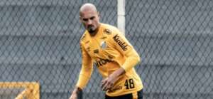 Maicon poderá ser a novidade na zaga do Santos para o duelo com o Avaí