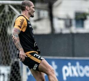 Orlando Ribeiro prevê retorno de Maicon ao Santos no fim de semana