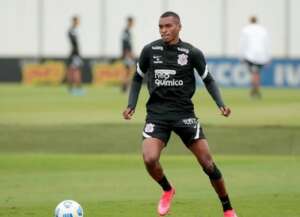 Lateral que estava emprestado ao Coritiba retorna ao Corinthians