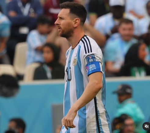 Messi culpa ansiedade por derrota 'dolorida', mas prega união na Argentina