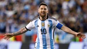 Canelo se irrita com Messi por 'pisar' na camiseta da seleção mexicana