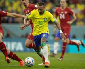 Neymar diz viver 'um dos piores momentos da carreira', mas projeta volta na Copa