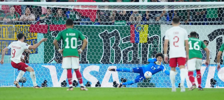 Ochoa brilha mais uma vez em Copa do Mundo