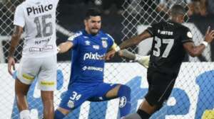 Santos irrita João Paulo: 