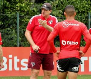 Sem lateral-direito, Ceni quebra a cabeça para armar São Paulo contra o Inter