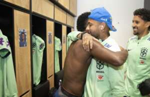 Seleção brasileira faz em Turim 1º treino de preparação para Copa sem Neymar