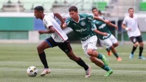 BRASILEIRO SUB-17: Palmeiras goleia Athletico-PR e avança para a final