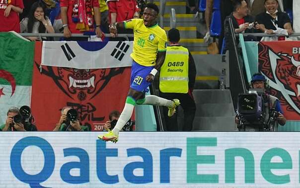 Vinicius Jr. se transforma em um dos melhores da seleção brasileira na Copa