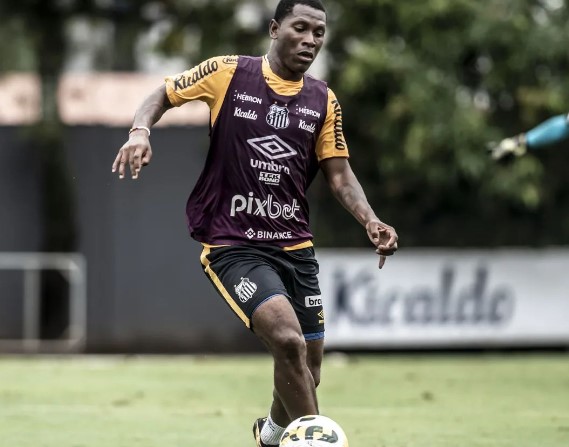 Angulo deixa o Santos e acerta retorno ao Emelec, do Equador