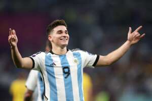 Atacante Álvarez celebra volta por cima com a seleção da Argentina na Copa