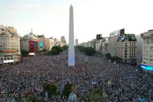 Argentinos tomam as ruas do país para comemorar a conquista da Copa do Mundo