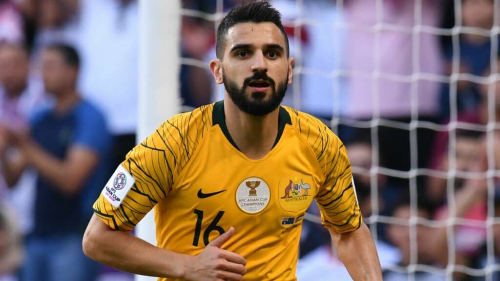 Lateral Aziz Behich se diz orgulhoso e acredita na evolução da Austrália em Copas