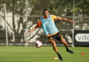 Goiano: Goiás anuncia lateral-direito Bruno Melo, ex-Fortaleza e Corinthians