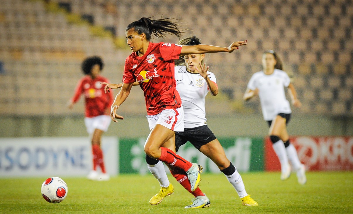 Corinthians vence o Red Bull Bragantino e ergue taça da Copa Paulista  feminina