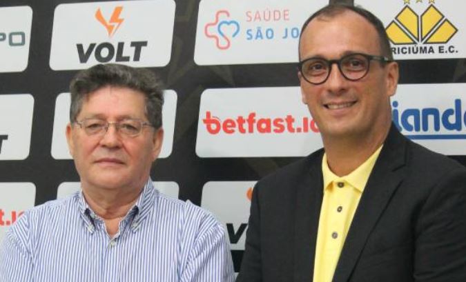Presidente Vilmar Guedes e o gerente de futebol Alex Brasil. Foto: Celso da Luz/ Assessoria de imprensa Criciúma E.C.