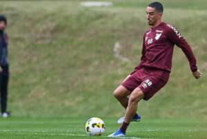 Mineiro: Cruzeiro negocia empréstimo de volante Christian, do Athletico-PR