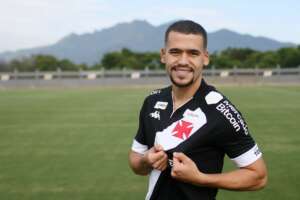 Volante De Lucca, ex-Bahia, é a segunda contratação do Vasco para temporada 2023