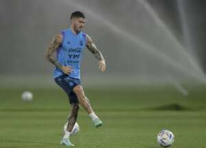 De Paul fica fora de treino da Argentina, mas garante que 'está tudo bem'
