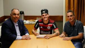 Flamengo acerta com Spartak Moscou e confirma compra de Ayrton Lucas até 2025
