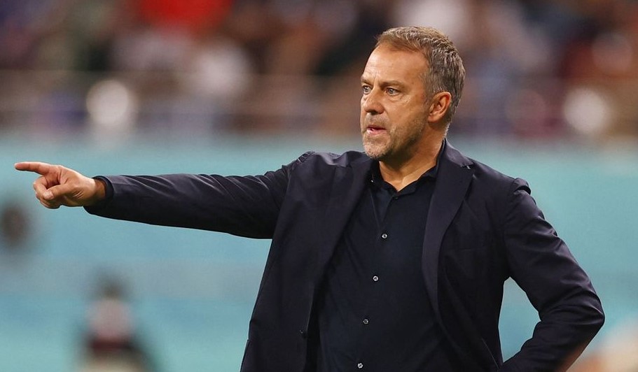 Alemanha assegura permanência de Hansi Flick como técnico apesar de queda na Copa