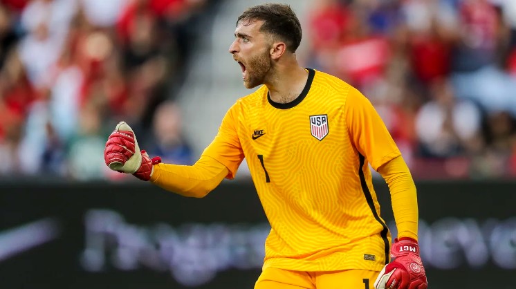 Matt Turner diz que EUA foi eliminado da Copa por 'se deixar levar pela emoção'