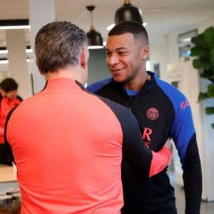 Mbappé volta aos treinos no PSG três dias após a final da Copa do Mundo