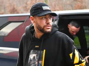 Neymar e Marquinhos se apresentam ao PSG após Copa do Mundo