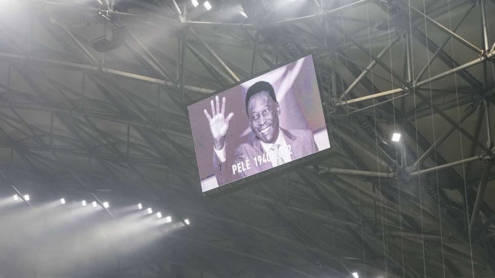 FRANCÊS: Exaltação a Pelé toma conta de jogos na Europa e emociona jogador do Olympique
