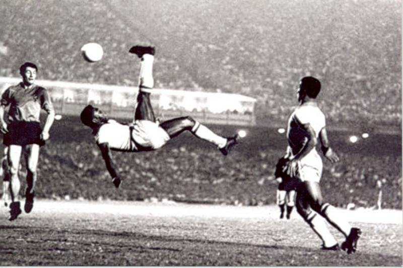 Com 1.281 gols, Pelé é o maior artilheiro da história do futebol