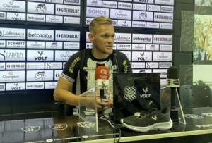 Catarinense: Figueirense apresenta trio; Gustavo França treina no clube