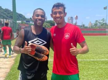 Robinho mantém a forma física