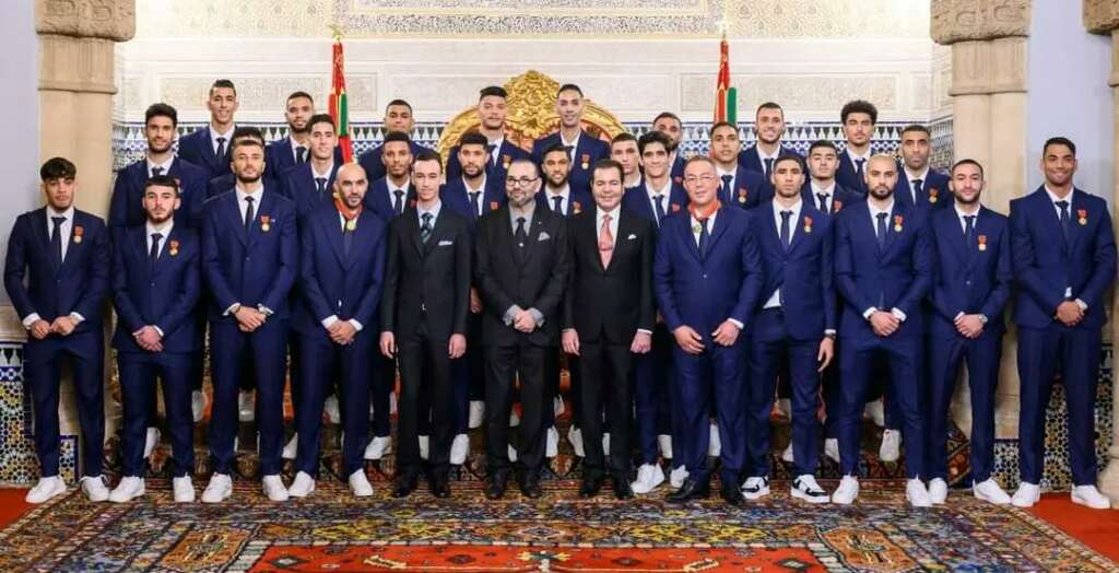 Seleção marroquina celebra Copa histórica nas ruas e recebe condecorações do rei