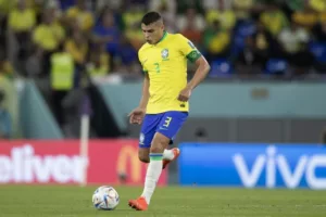 Vini Jr. e Thiago Silva lamentam queda do Brasil: 'dolorida' e 'pior momento'