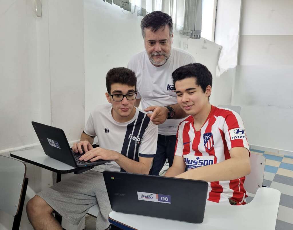 Torcedores preenchem dias sem jogos com videogame, lição atrasada e notícias