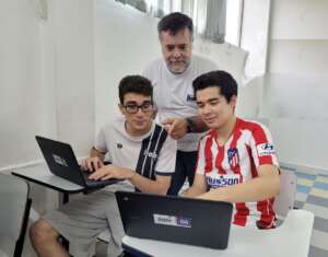 Torcedores preenchem dias sem jogos com videogame, lição atrasada e notícias