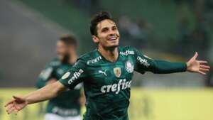 Raphael Veiga se diz 'ansioso' para voltar no Palmeiras após 'ano muito louco'