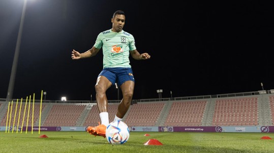 Alex Sandro deve voltar contra a Croácia