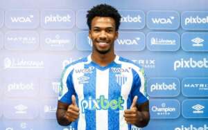 Roberto é apresentado no Avaí para ano do centenário: 'Marco na carreira'