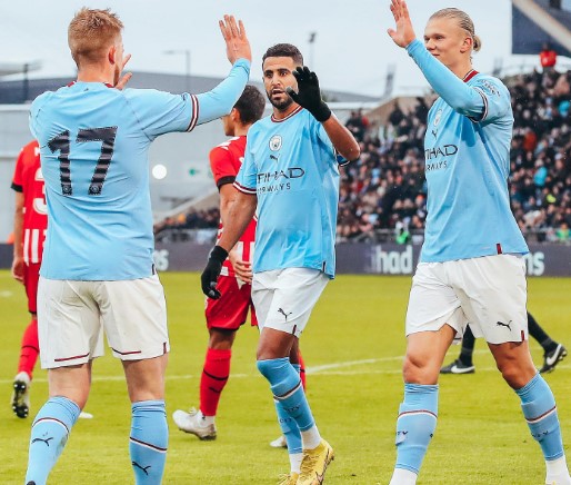 Manchester City vence Girona em amistoso com gol e assistência de De Bruyne