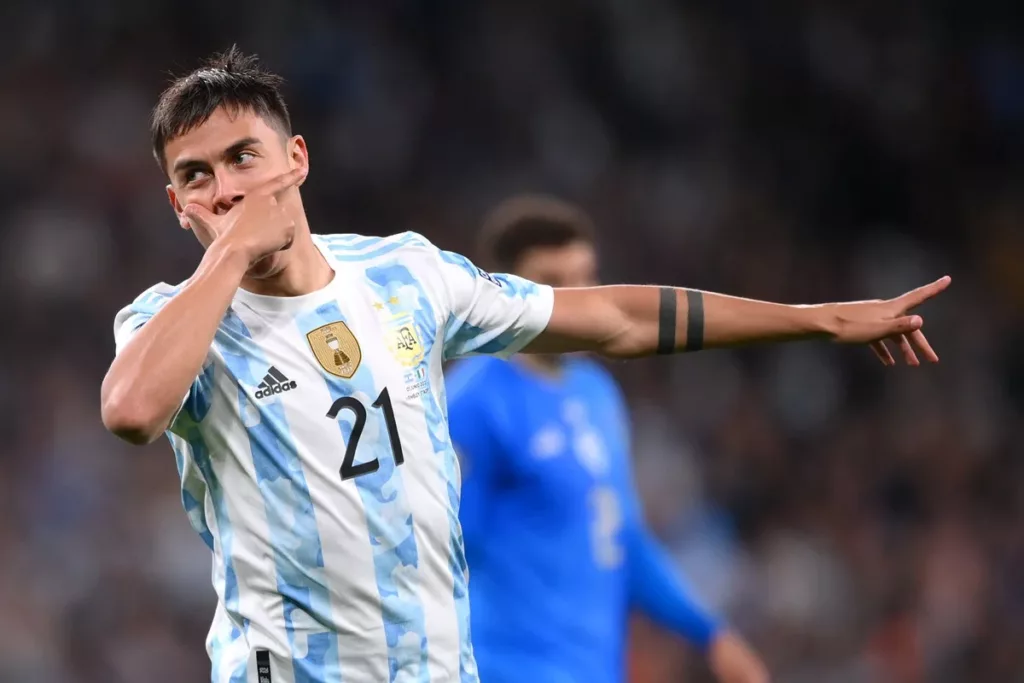 Dybala acompanha Copa do Mundo no banco de reservas sob à sombra de Messi 2 dybala