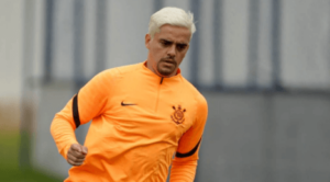 Paulistão: Fagner treina forte após pior ano no Corinthians