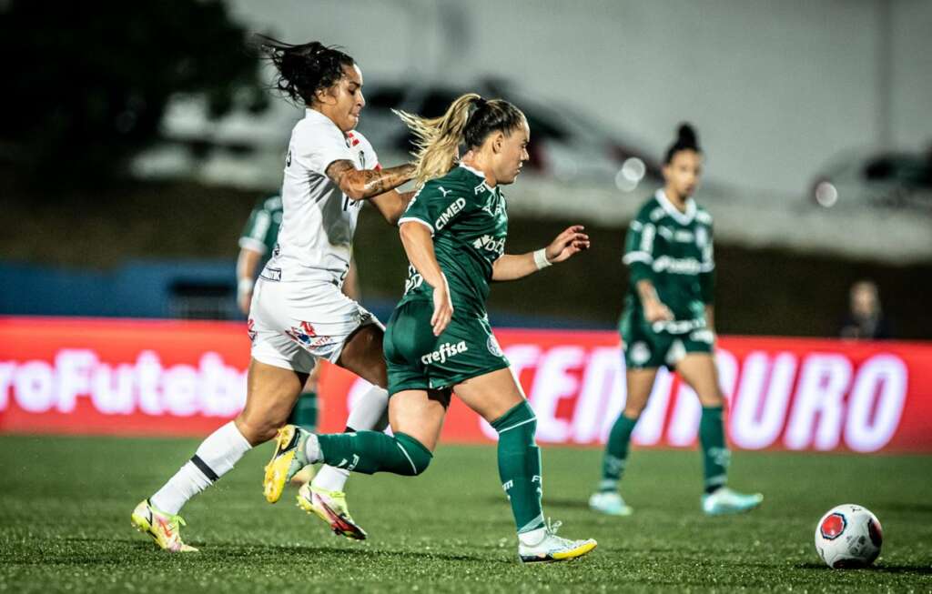 Lance do jogo entre Santos e Palmeiras, pelo Paulista Feminino
