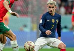 Griezmann se reinventa como meia e volta a ser fundamental na seleção francesa