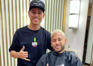 Neymar retorna à seleção com 'novo cabelo' para as oitavas de final da Copa