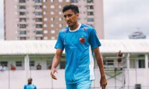 Lateral canhoto Di Maria, do Oeste, é destaque nas bolas paradas